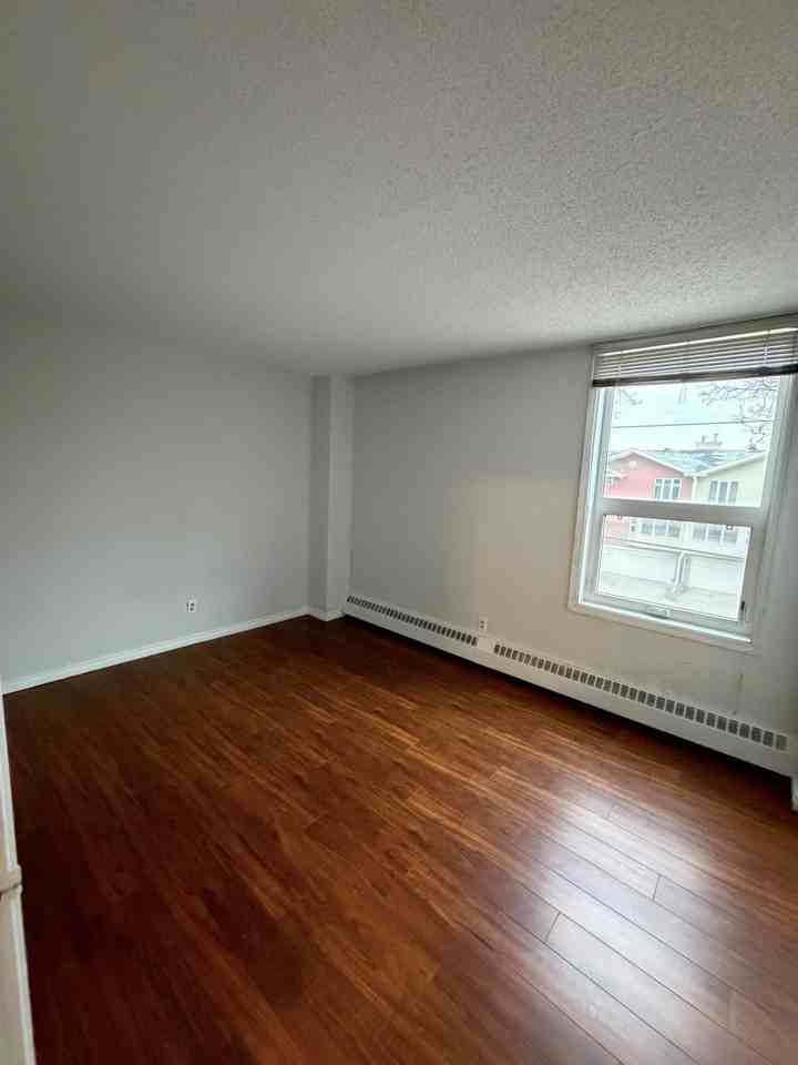 10175 114 St Nw - Photo 7 of 13