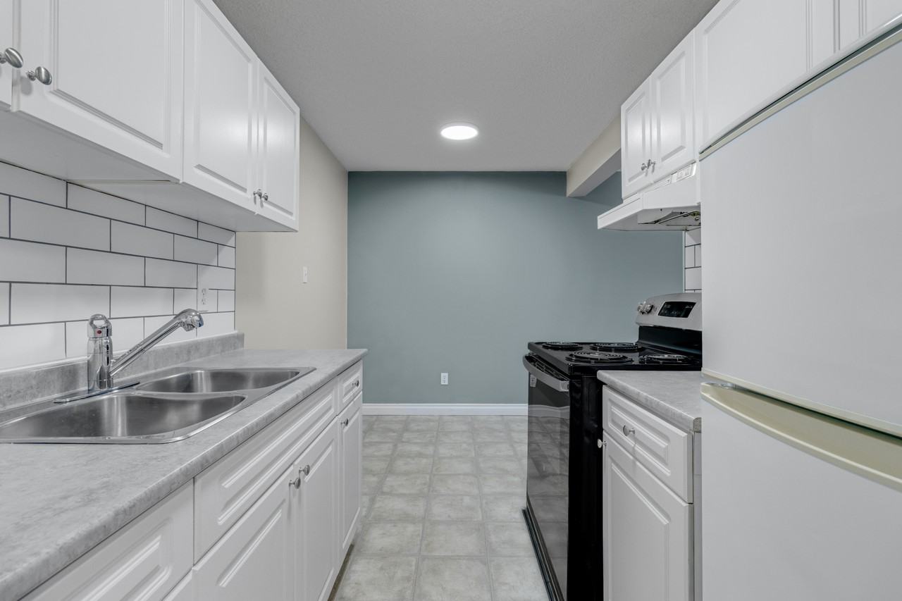 Barbara Manor - Photo 2 of 27