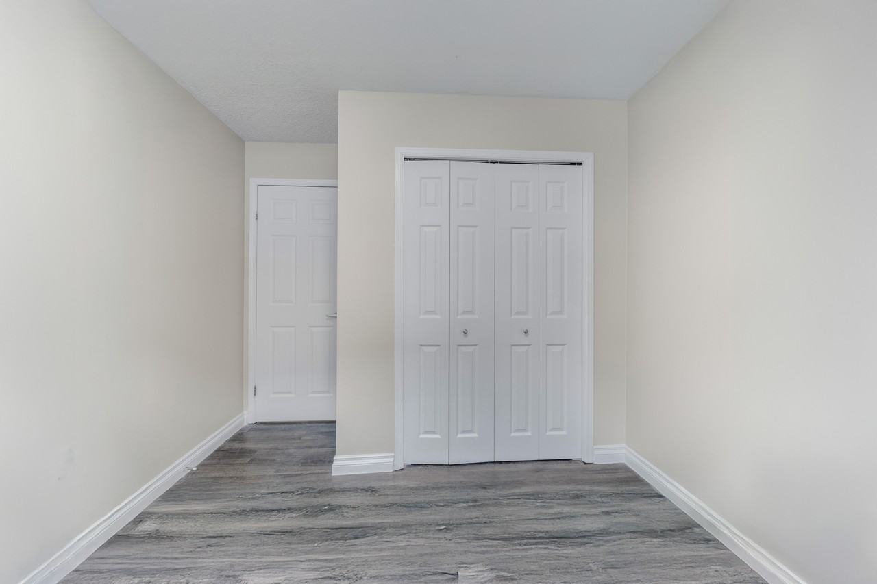 Barbara Manor - Photo 6 of 27