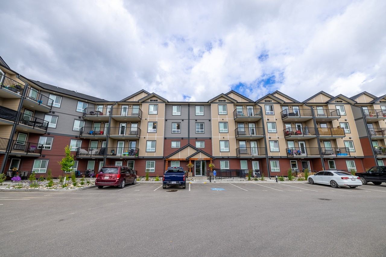 Fourwinds Crossing - Photo 2 of 19