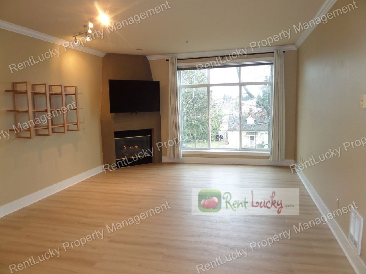 4031 Aurora Ave N - Photo 3 of 30