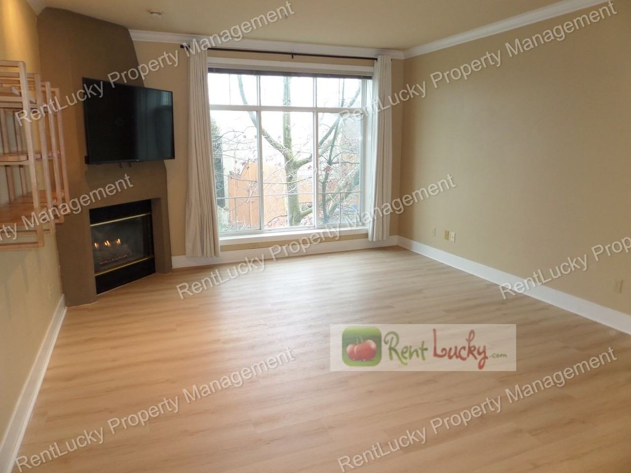 4031 Aurora Ave N - Photo 5 of 30