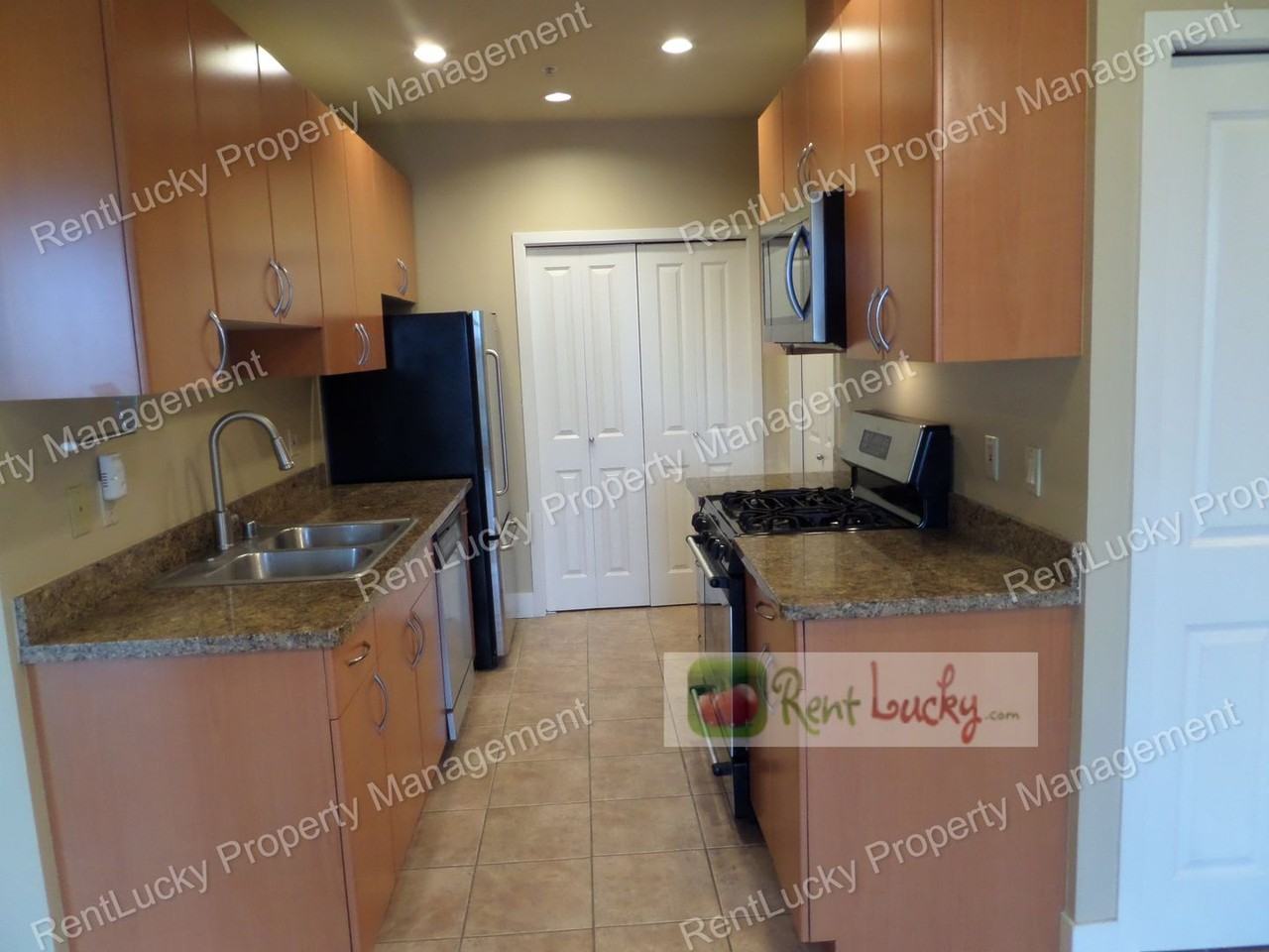 4031 Aurora Ave N - Photo 6 of 30