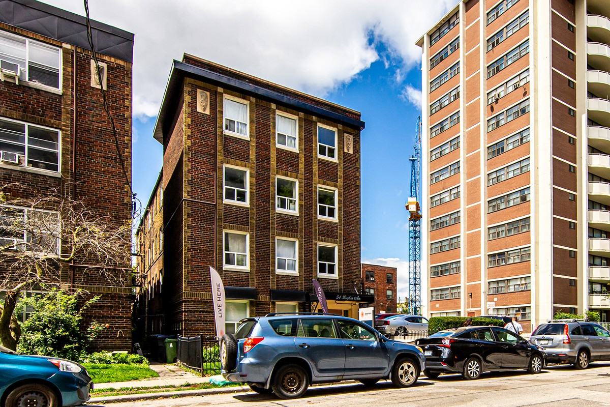 Raglan Gardens - Photo 2 of 14