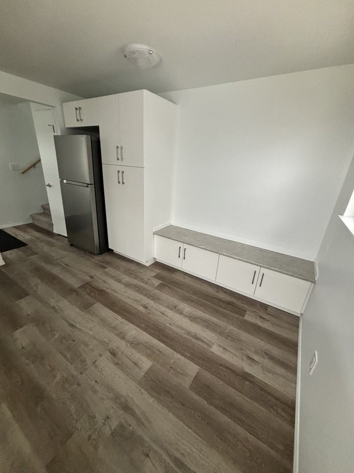 Modern 2 Bedroom, 1 Bathroom Basement Suite in NW Edmonton | SF206 - Photo 7 of 16