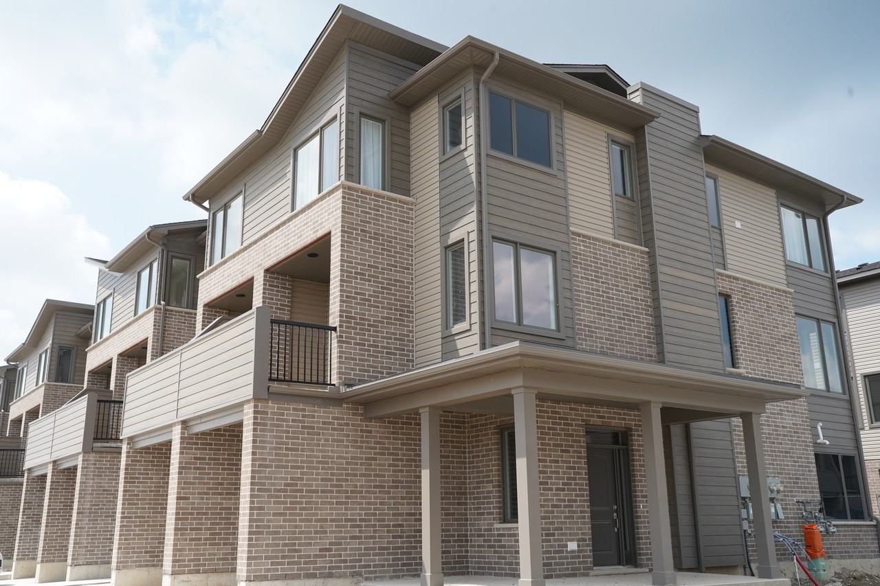 Element - Photo 2 of 25