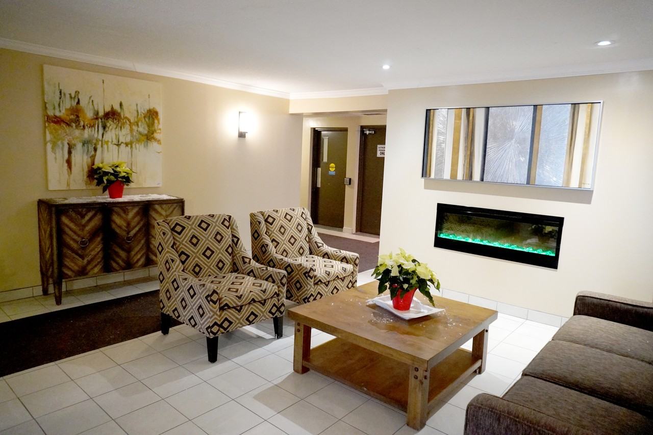 Royal Oak Towers - Photo 4 of 18