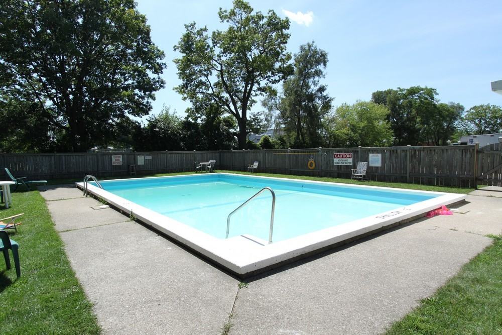 Royal Oak Towers - Photo 6 of 18