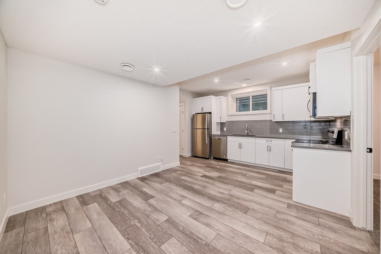 28B Setonstone Gardens SE - Photo 5 of 20