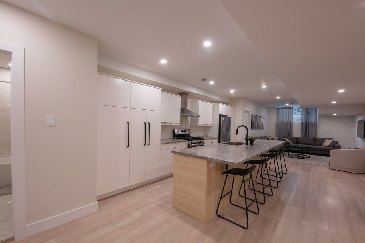 130 Chippewa Ave - Photo 6 of 10