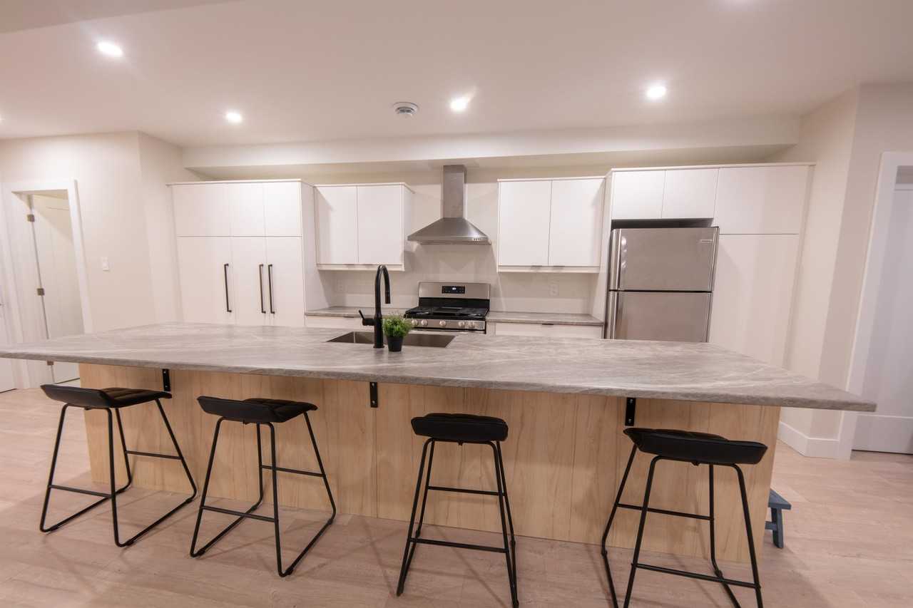 130 Chippewa Ave - Photo 3 of 15