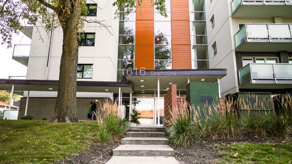 Hillsboro House - Photo 6 of 27