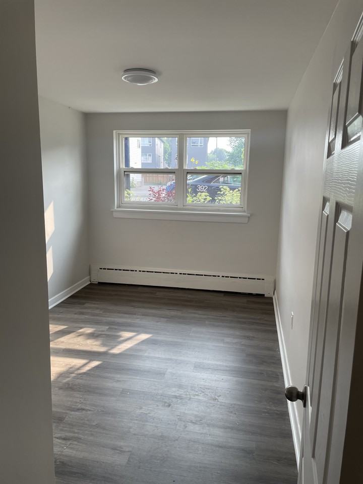 341 Whitby Ave - Photo 3 of 4