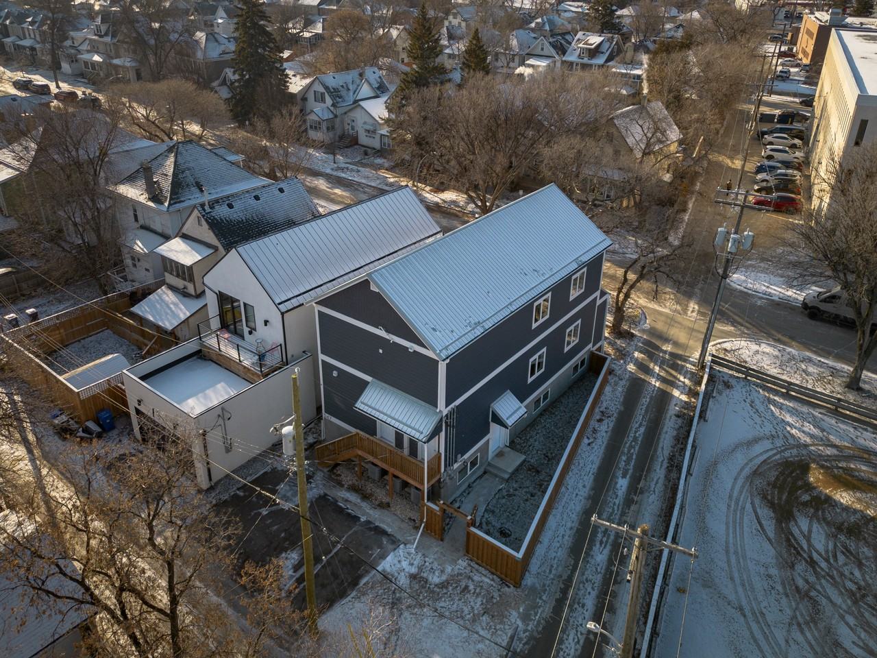 547 Newman Street - Photo 5 of 50