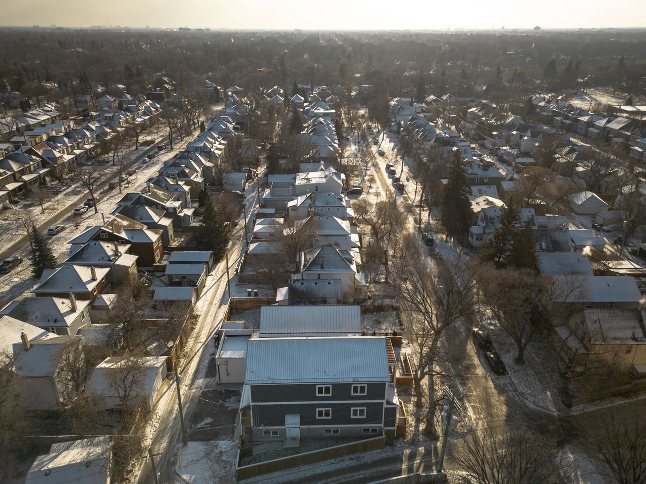 547 Newman Street - Photo 6 of 50