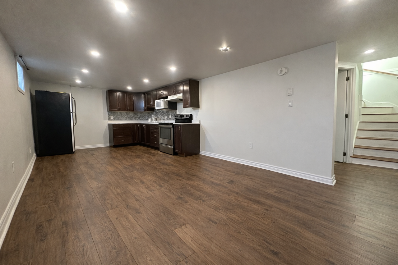 17 Reynolds Crescent - Photo 3 of 10