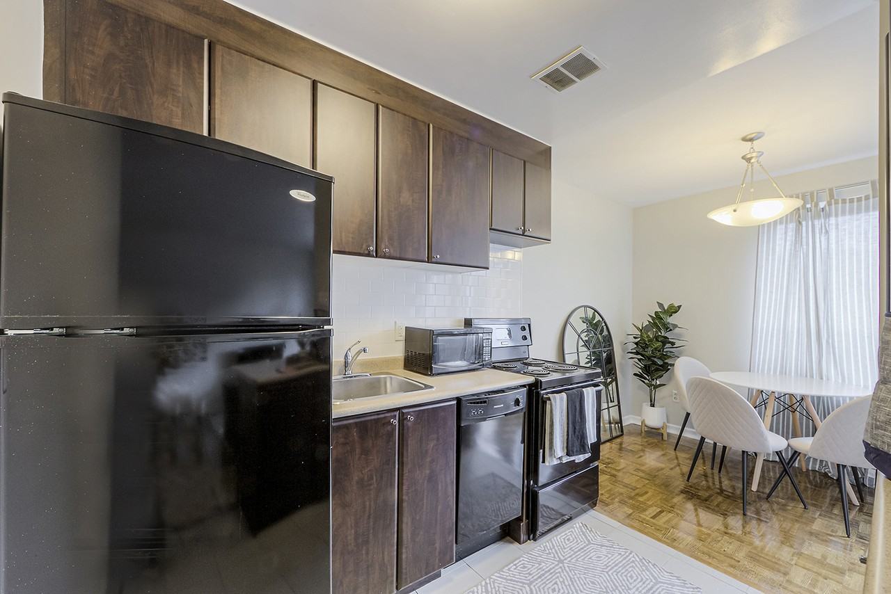 600 Kingston Road - Photo 2 of 13