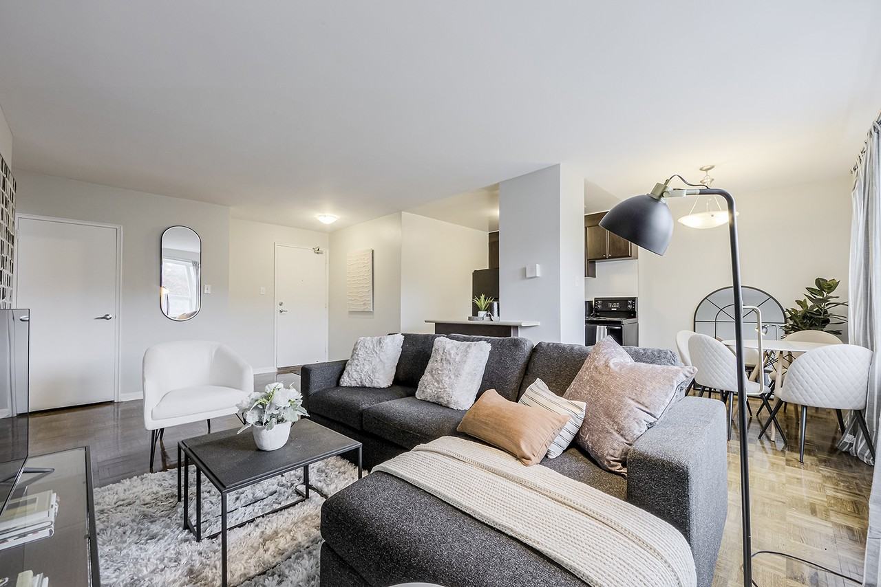 600 Kingston Road - Photo 4 of 13