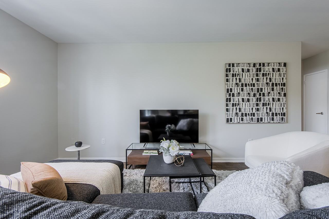 600 Kingston Road - Photo 6 of 13