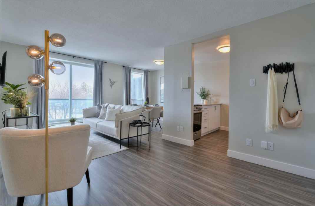 838 Pinewood Crescent - Photo 3 of 13