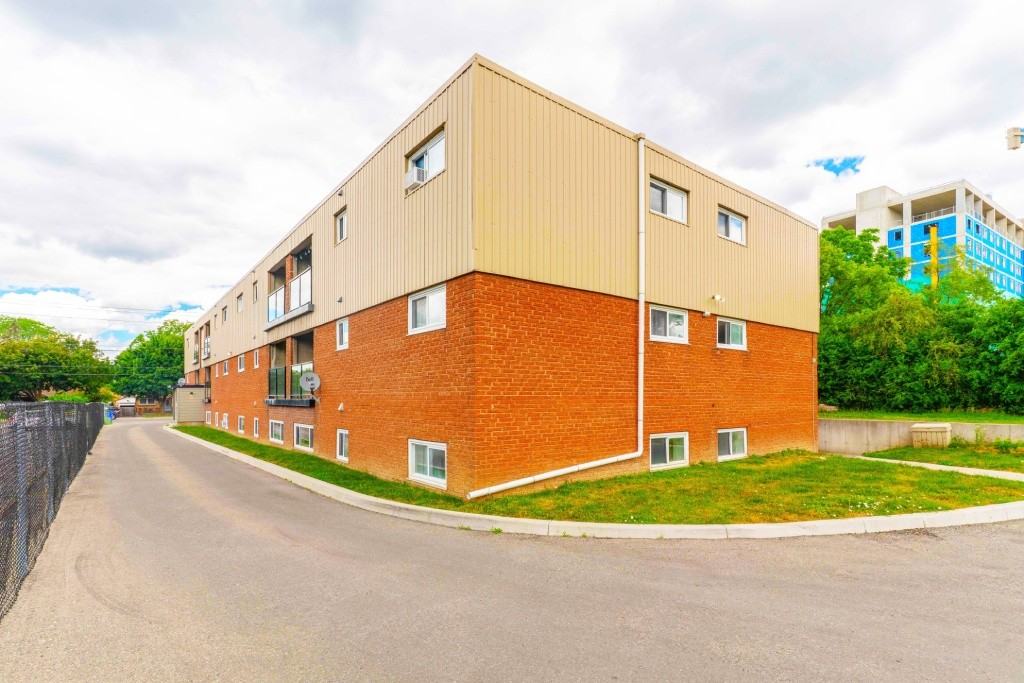 621 Base Line Road East - Photo 5 of 5