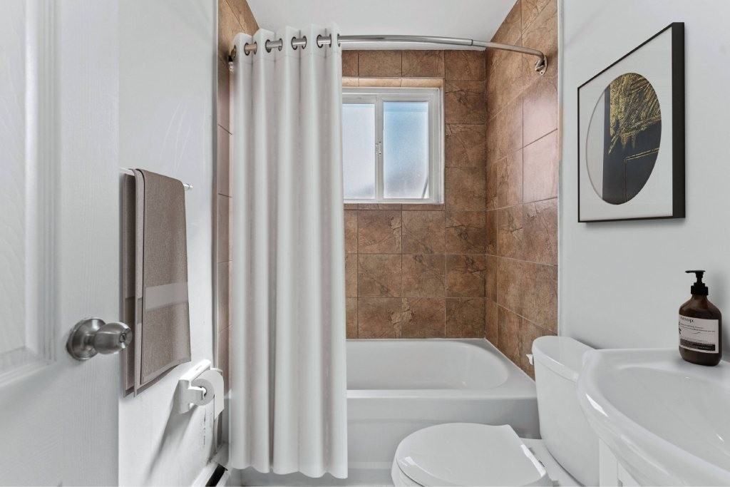 383 Princess Avenue - Photo 5 of 7