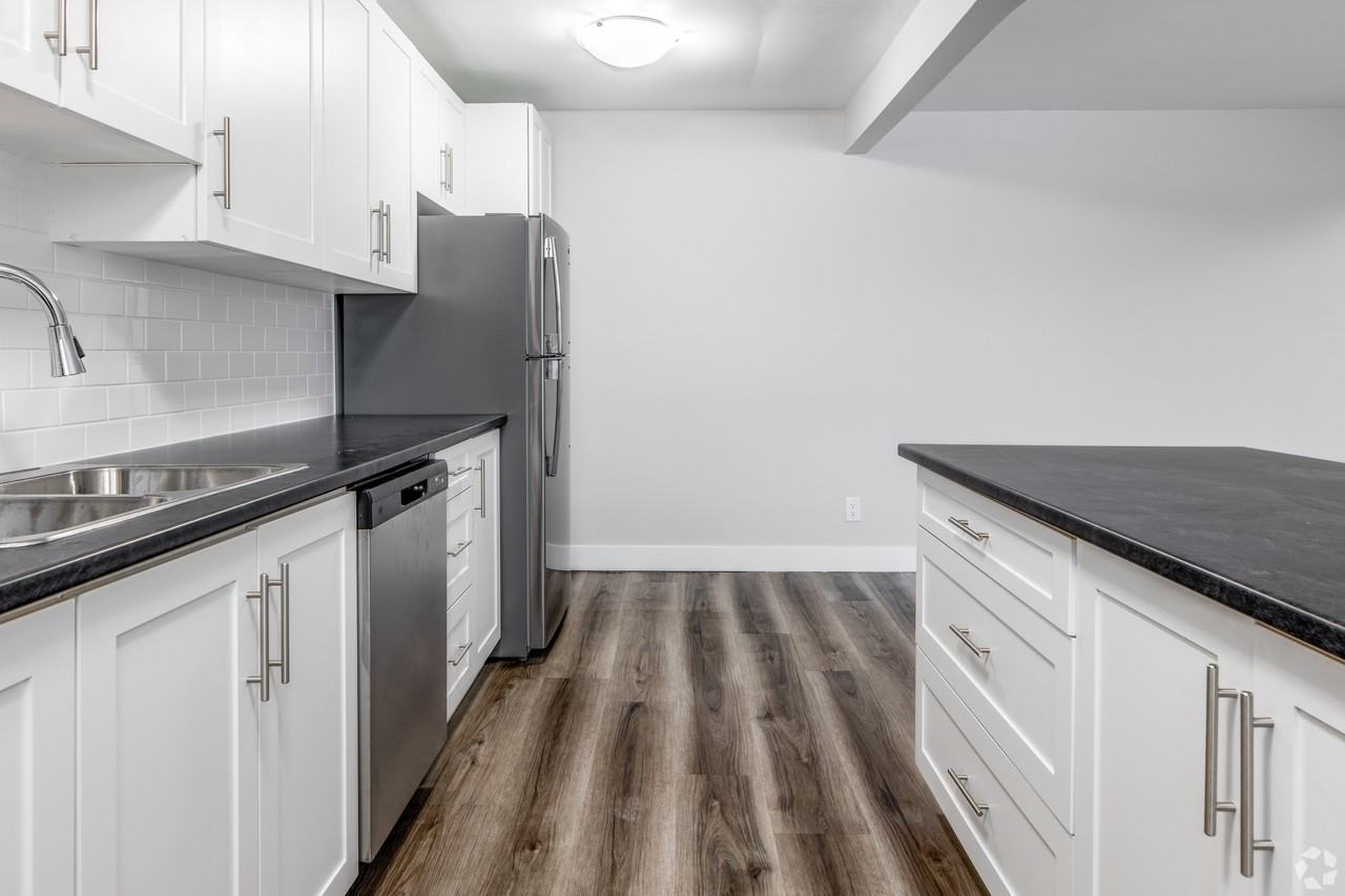 364 Grey Street - Photo 5 of 16