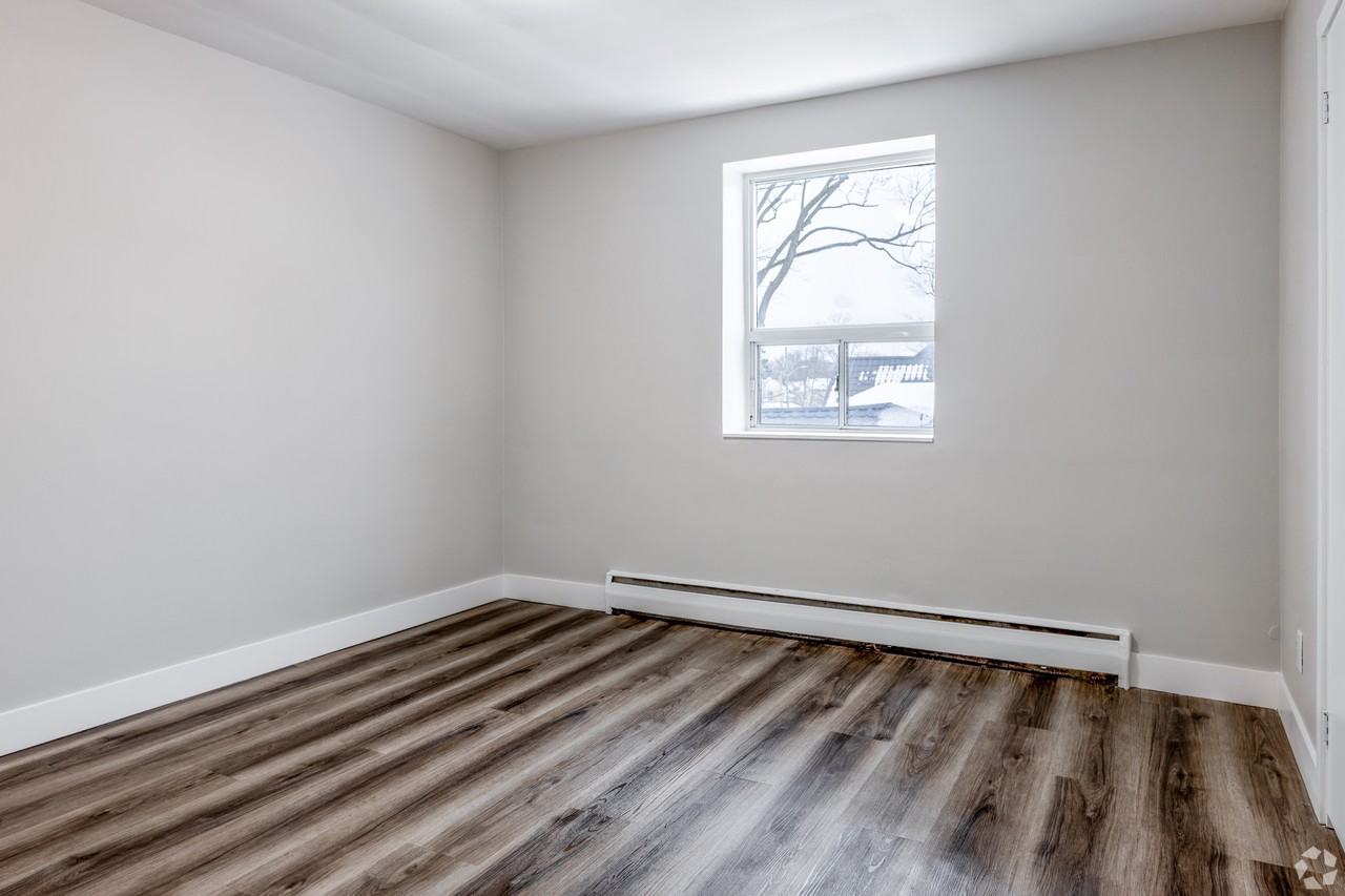 364 Grey Street - Photo 5 of 11