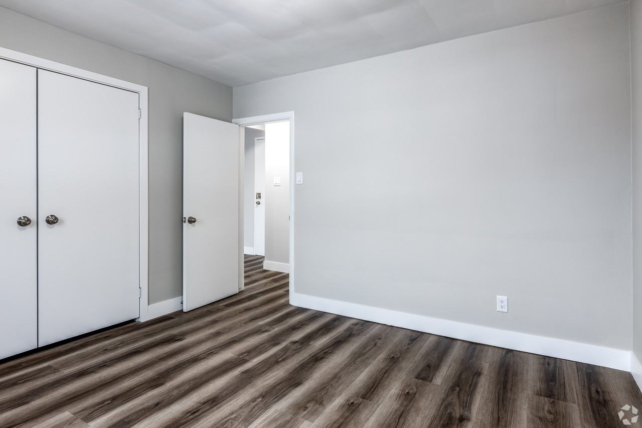 364 Grey Street - Photo 7 of 11