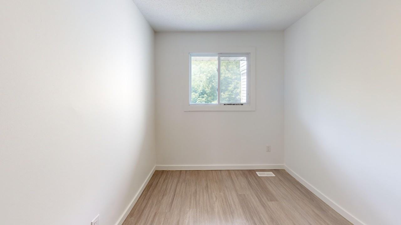 15 Millwood Crescent - Photo 3 of 11