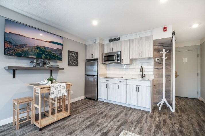 Bachelor Unit  Available March 1st - Photo 7 of 35