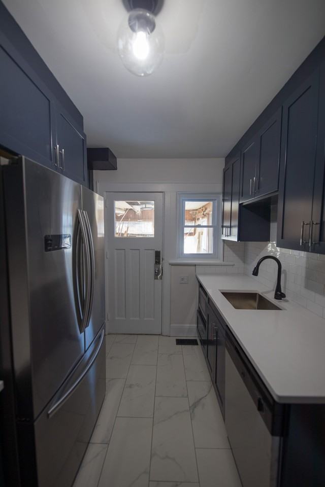 858 Bronson Ave - Photo 7 of 29