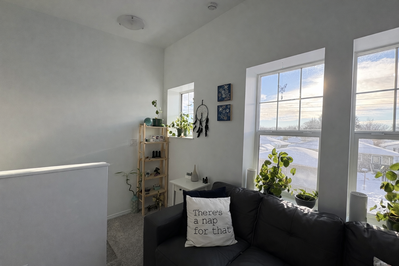 11813 47 St Nw - Photo 2 of 7