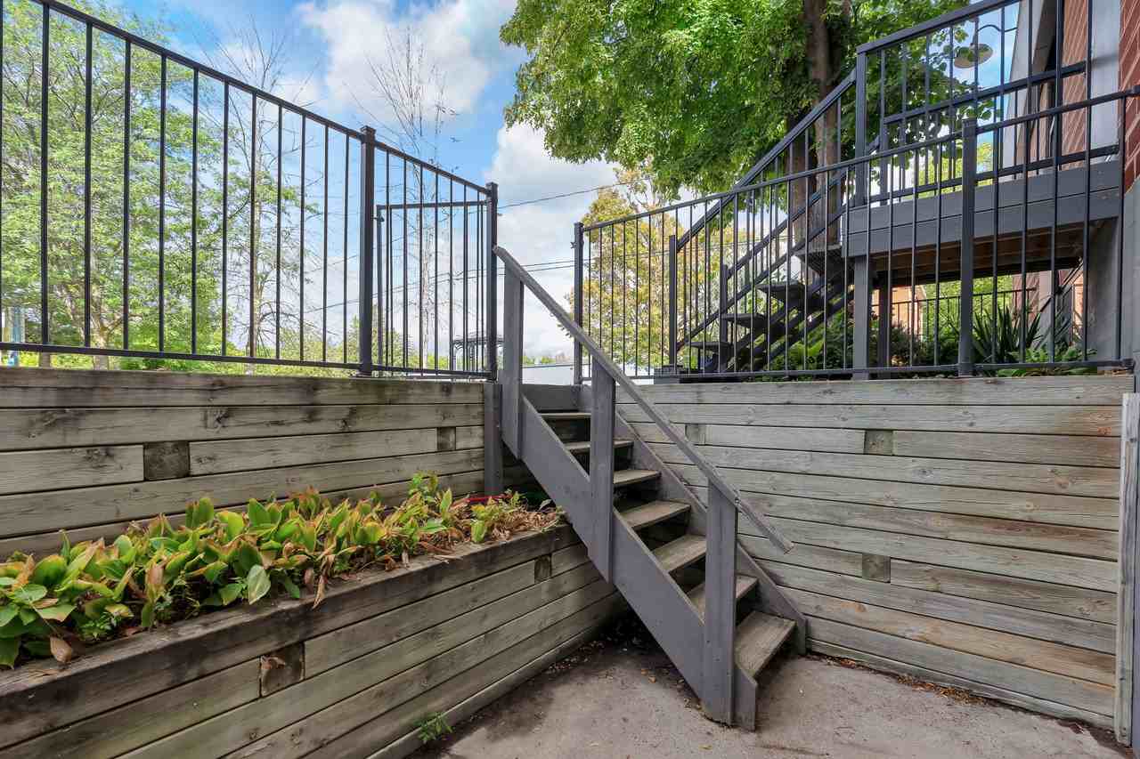 238 Campbell St, Collingwood, ON L9Y 4J9, Canada - Photo 3 of 16