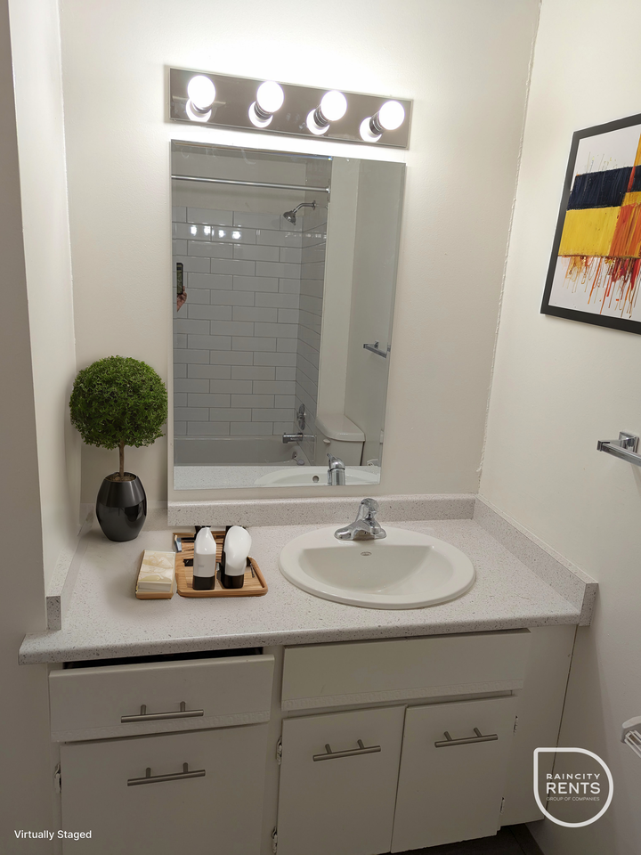 Country Squire - Photo 5 of 39