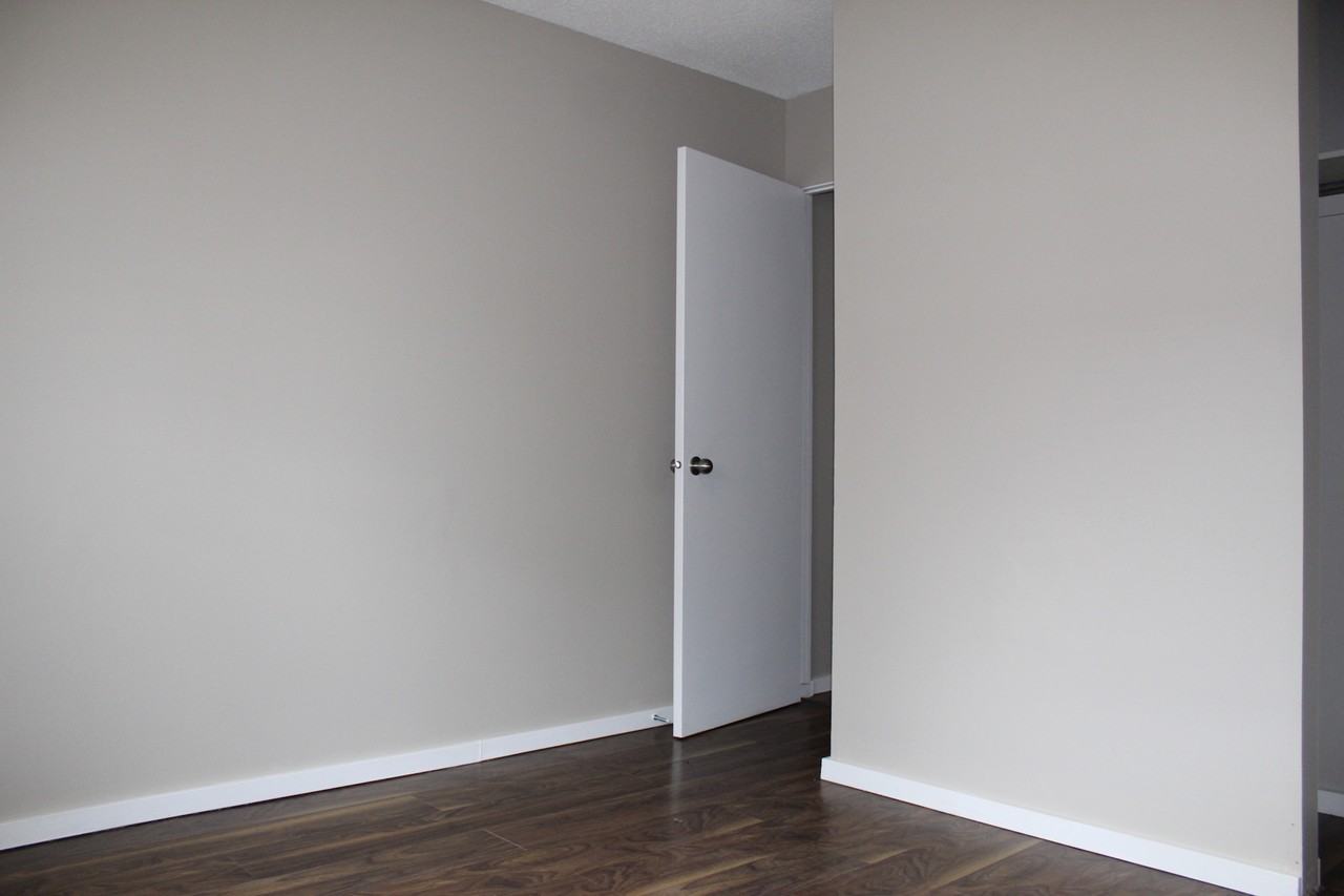 Duchess Manor - Photo 6 of 8