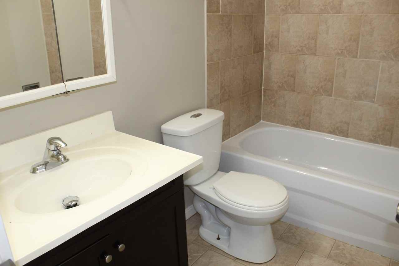 Duchess Manor - Photo 7 of 8