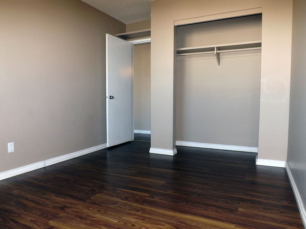 Nicoll Manor - Photo 4 of 12