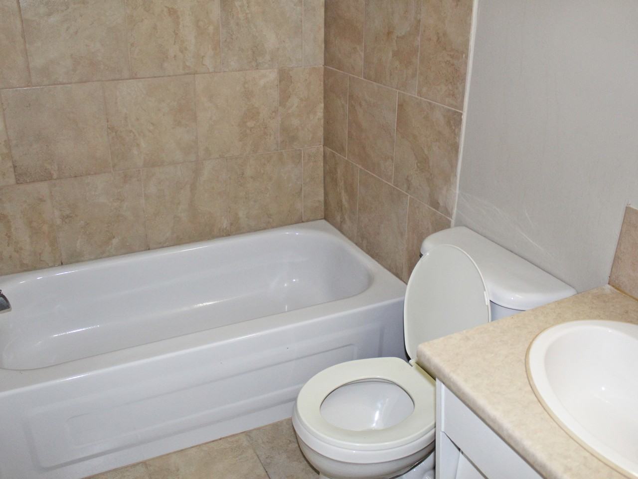 Oasis Apartments - Photo 5 of 19