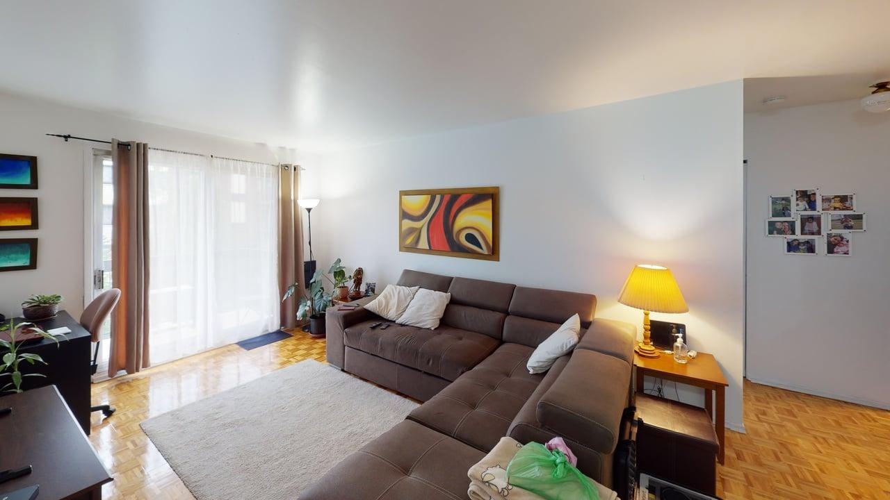 Pontiac - Photo 2 of 18