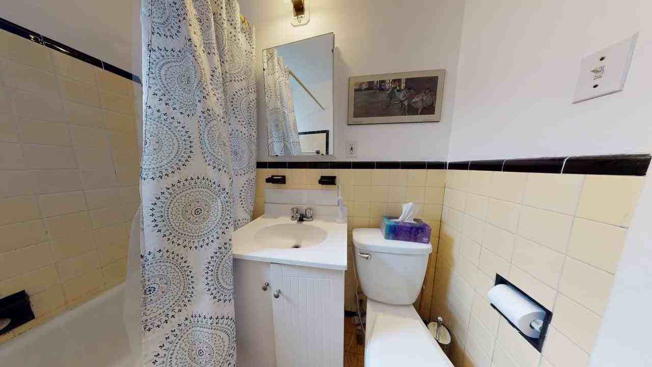 Roslyn - Photo 3 of 30