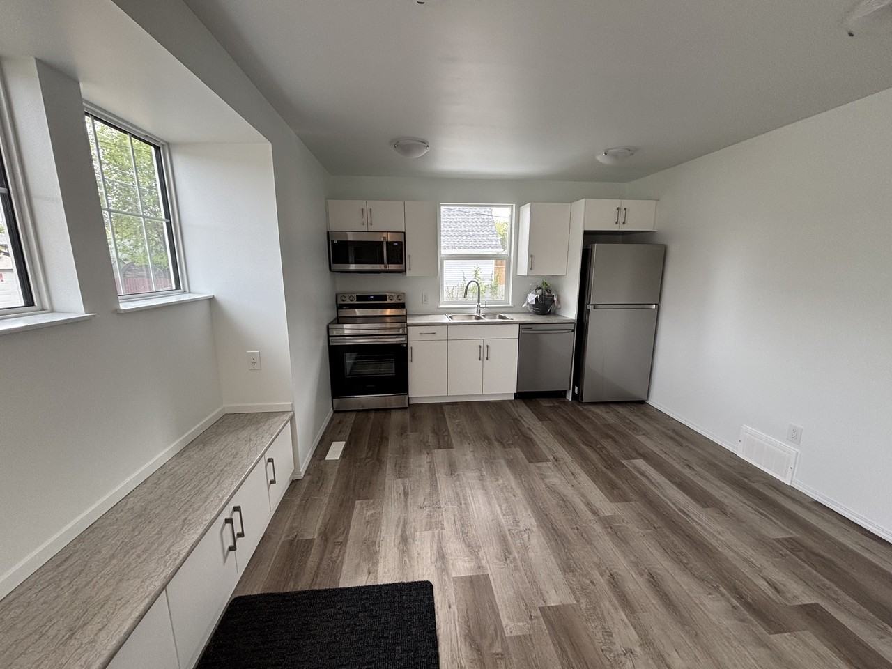 1 MONTH FREE – Modern 2 Bedroom, 1 Bathroom Basement Suite in NW Edmonton | SF216 - Photo 4 of 13