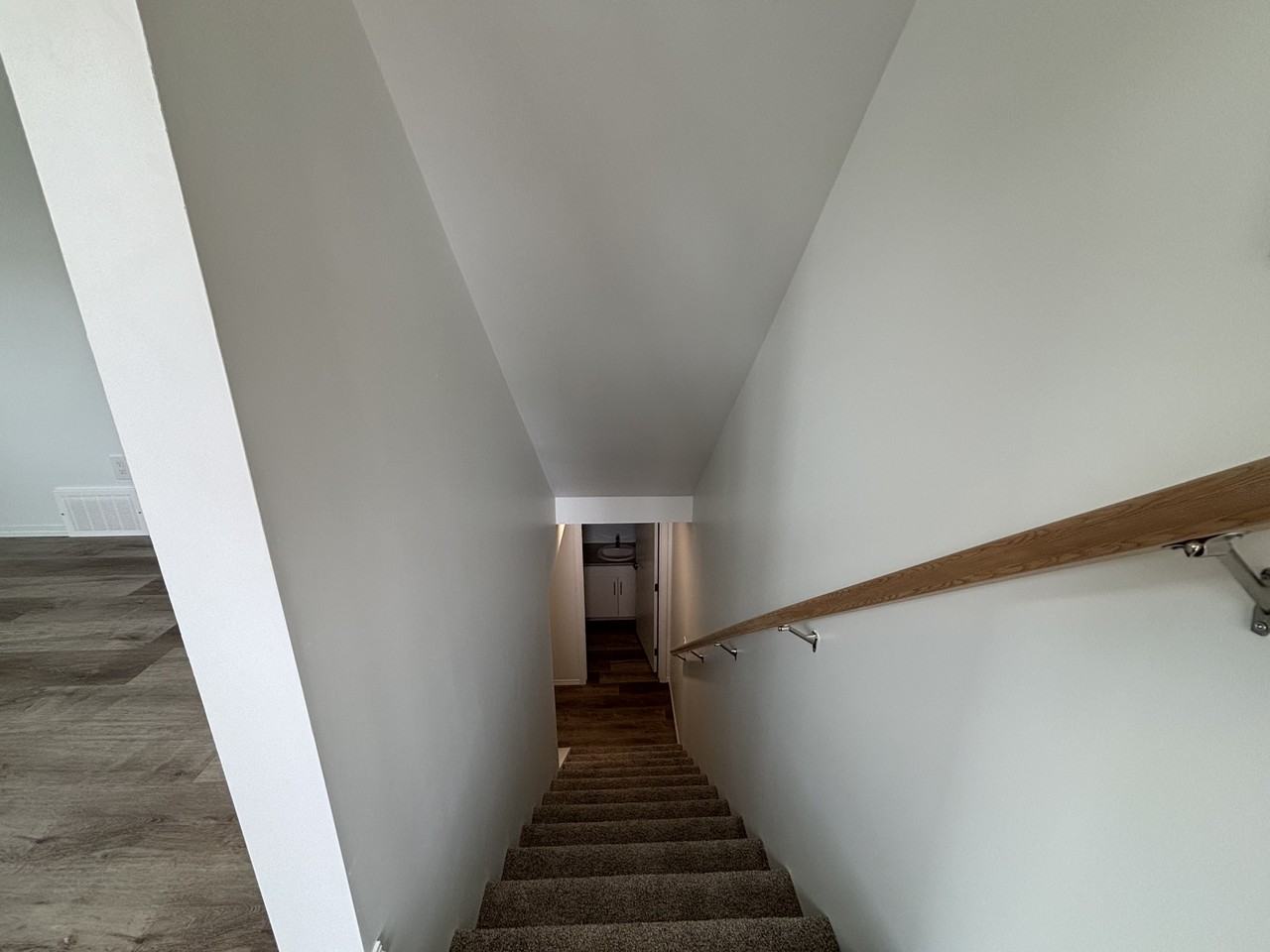 1 MONTH FREE – Modern 2 Bedroom, 1 Bathroom Basement Suite in NW Edmonton | SF216 - Photo 6 of 13