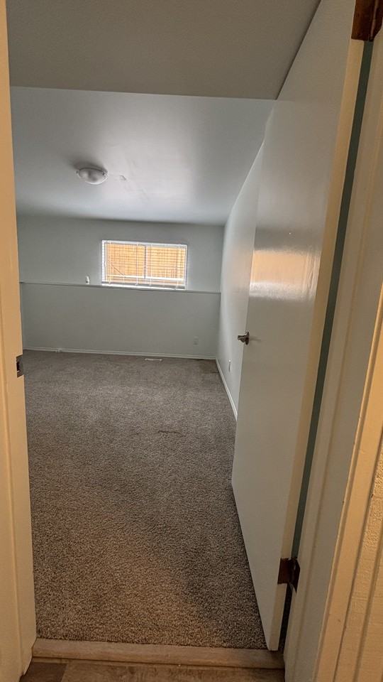 1 MONTH FREE – Modern 2 Bedroom Basement Suite in NW Edmonton | SF241 - Photo 7 of 16