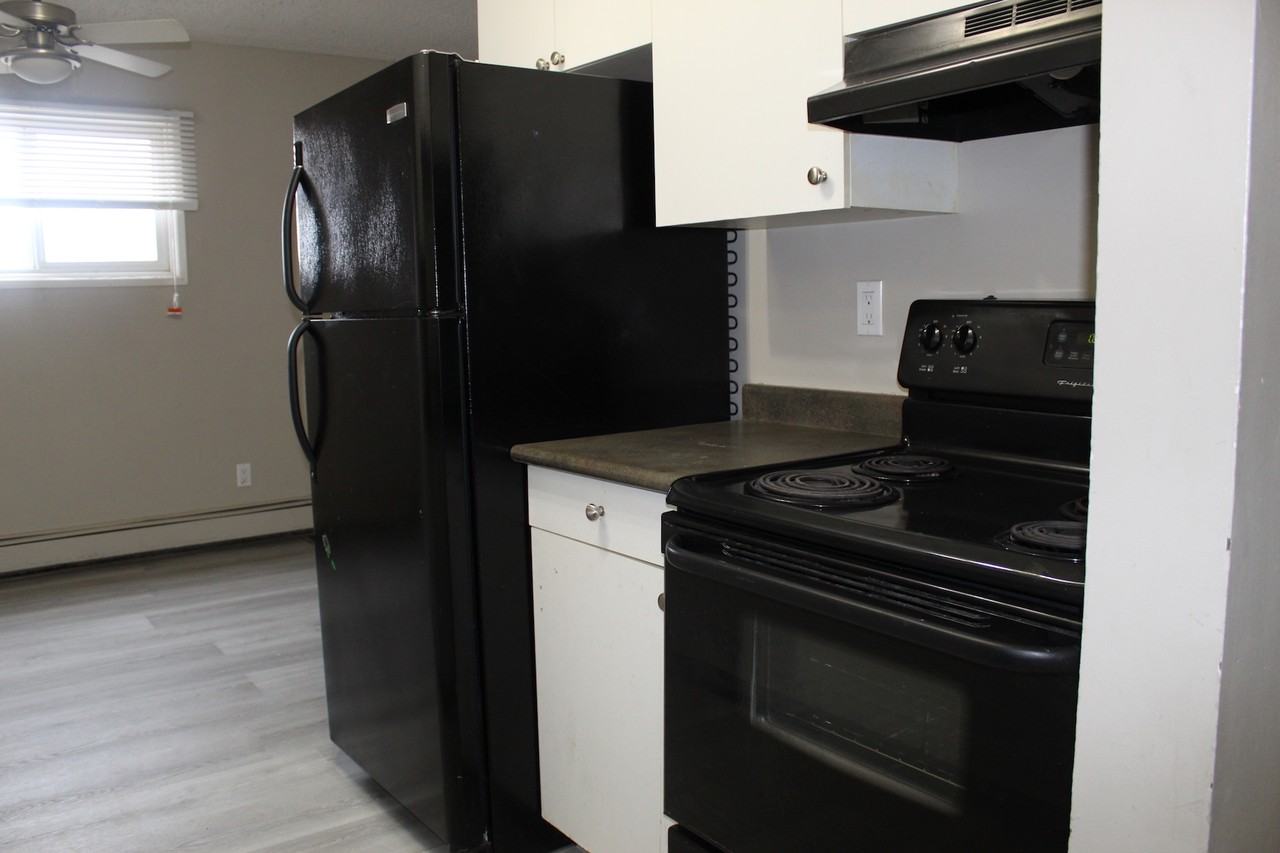 Pisces Manor - Photo 3 of 10