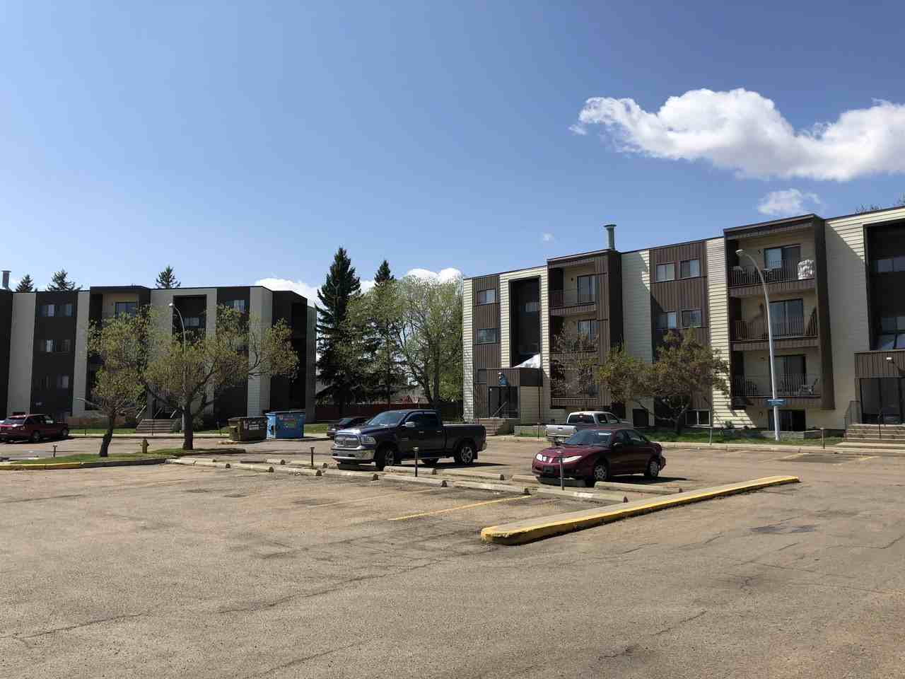 Hampton Court - Photo 7 of 15