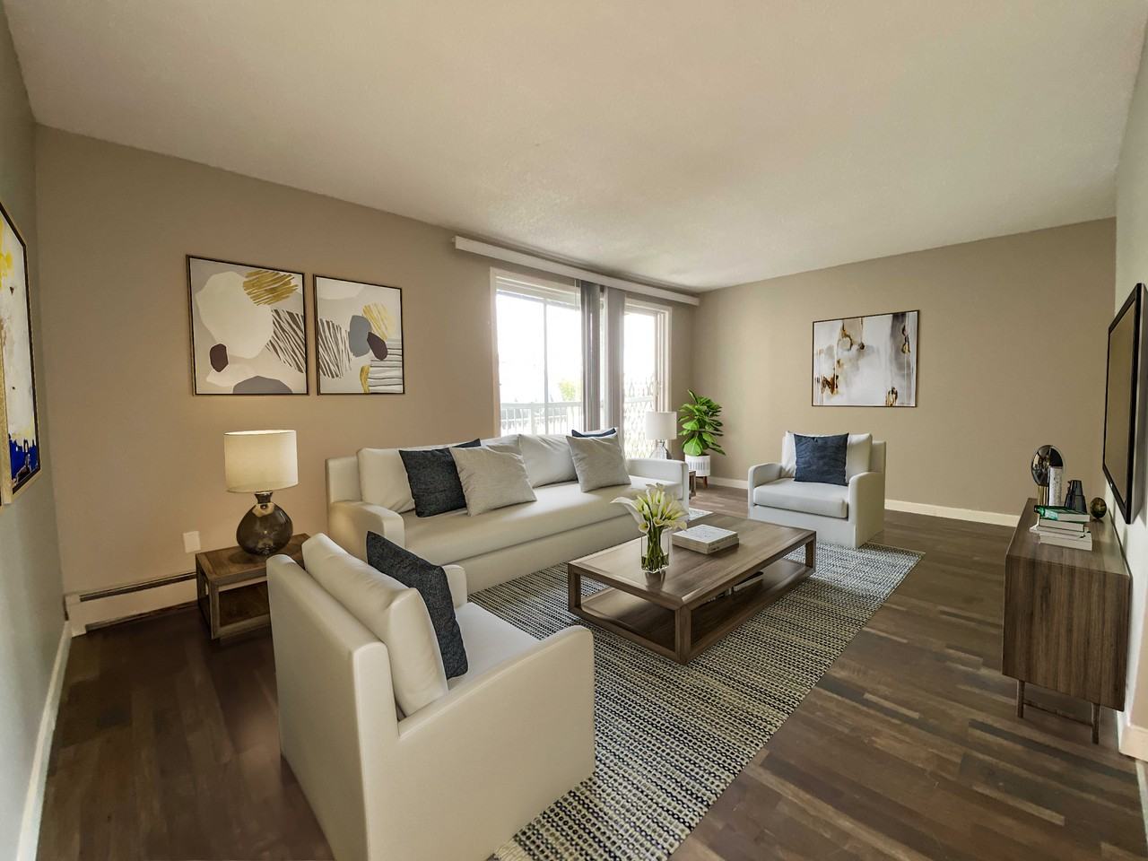 King's Court - Photo 2 of 13