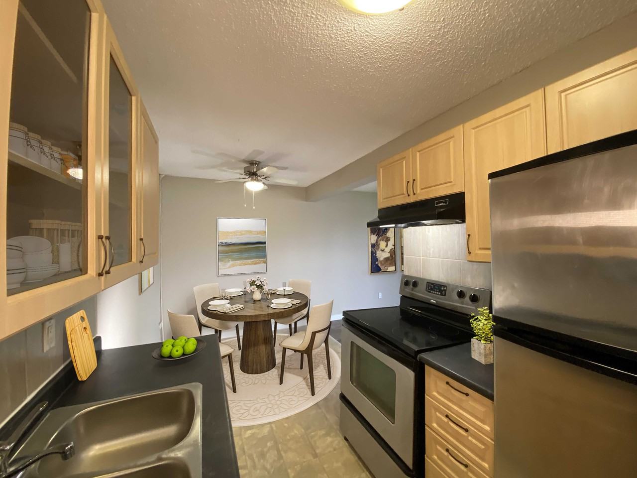 King's Court - Photo 4 of 13