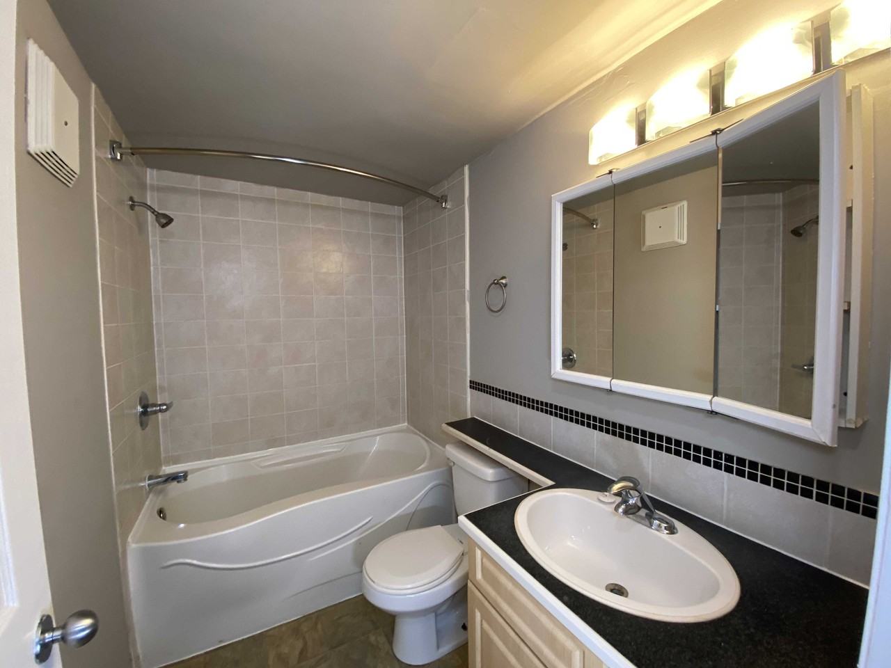 King's Court - Photo 7 of 13