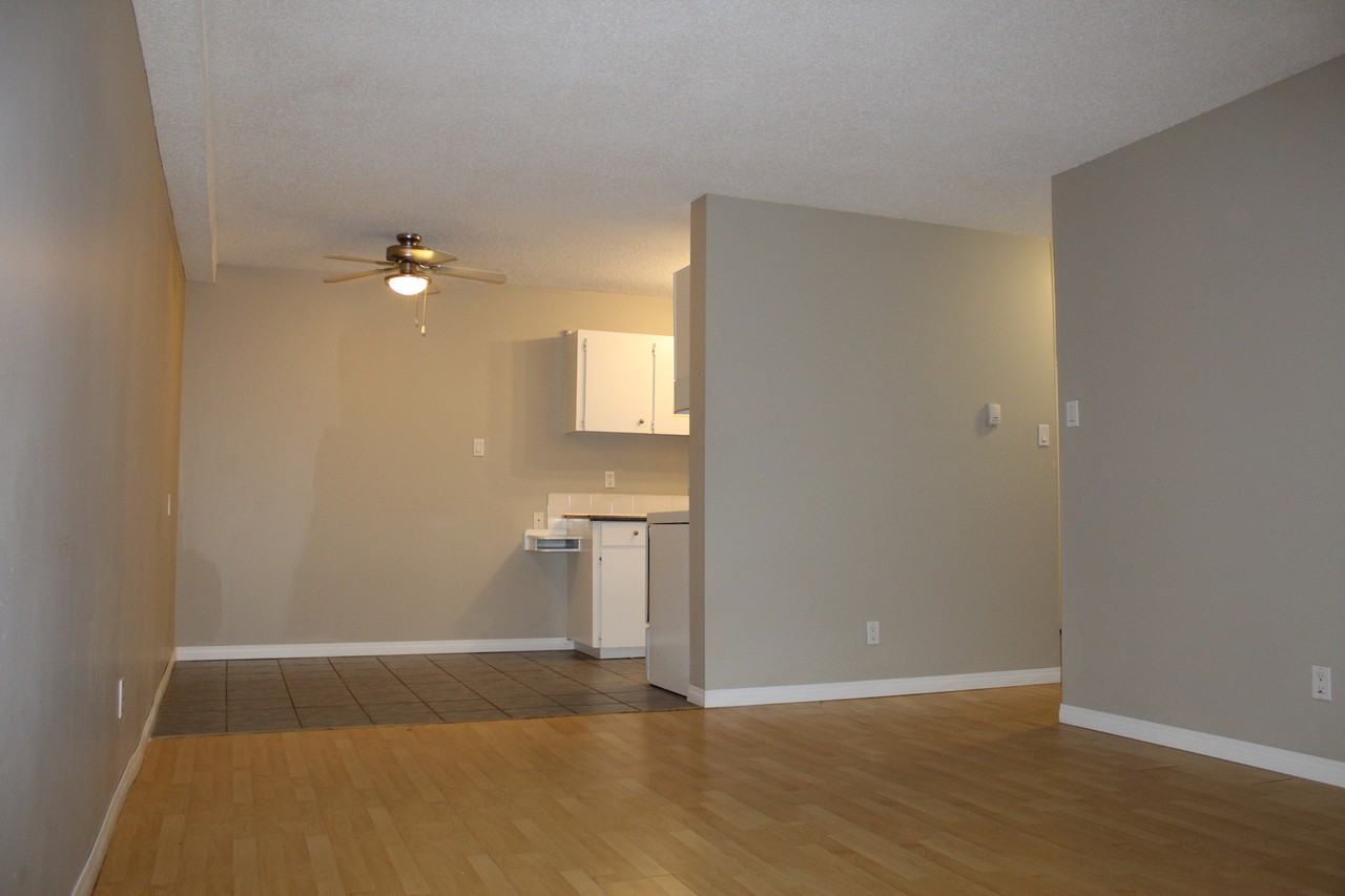 Seventh Street Manor - Photo 3 of 16